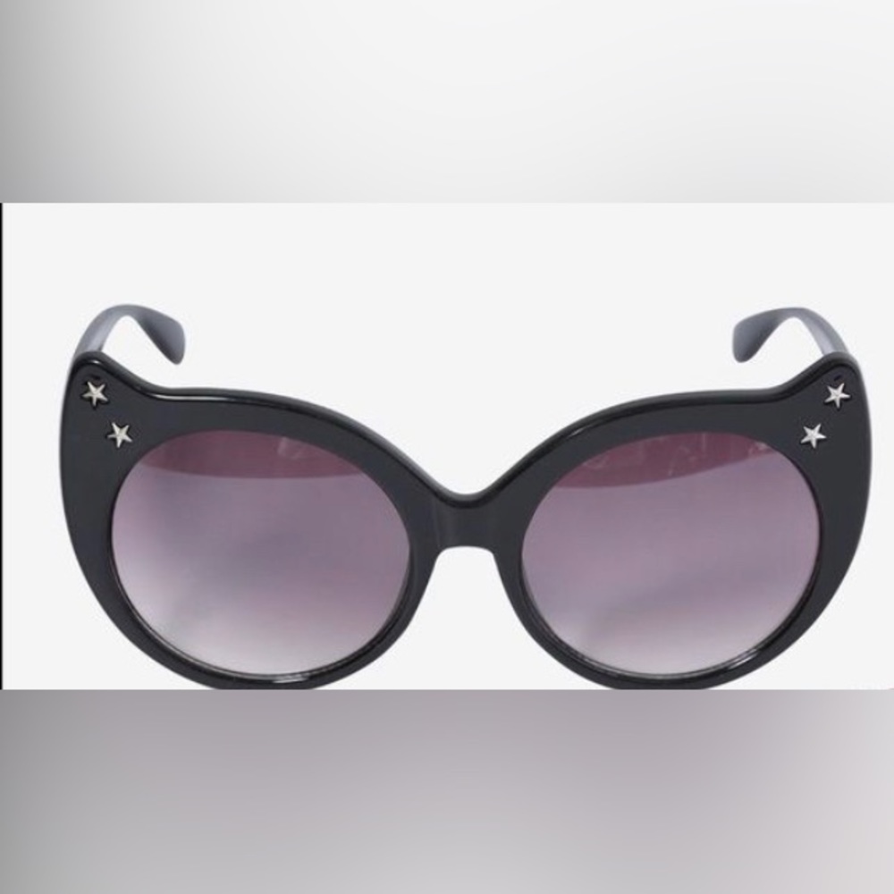 Cat eye 😎 with STARS✨ kitten granny sunglasses sunnies NWT SOLD OUT EVERYWHERE